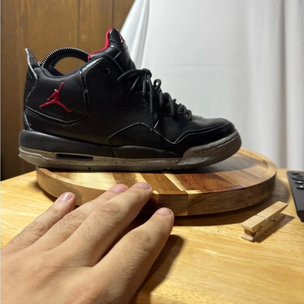 Nike Air Jordan Courtside 23 Boys Size 7Y Black Red Athletic Shoes Sneakers - Picture 3 of 7